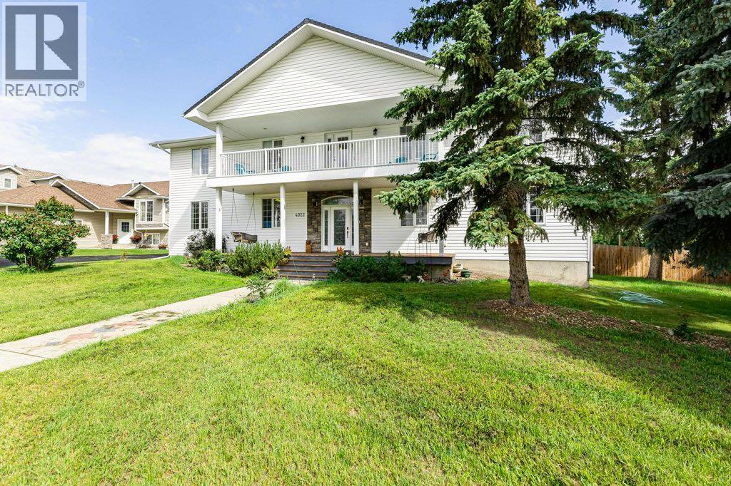 4922 College Avenue, Lacombe, Alberta  T4L 1Z2 - Photo 2 - A2242834