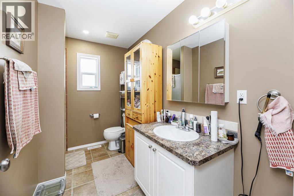 4922 College Avenue, Lacombe, Alberta  T4L 1Z2 - Photo 49 - A2242834