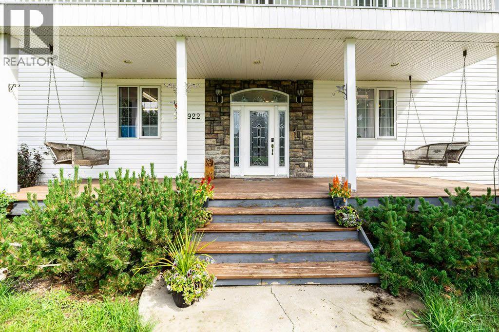 4922 College Avenue, Lacombe, Alberta  T4L 1Z2 - Photo 4 - A2242834