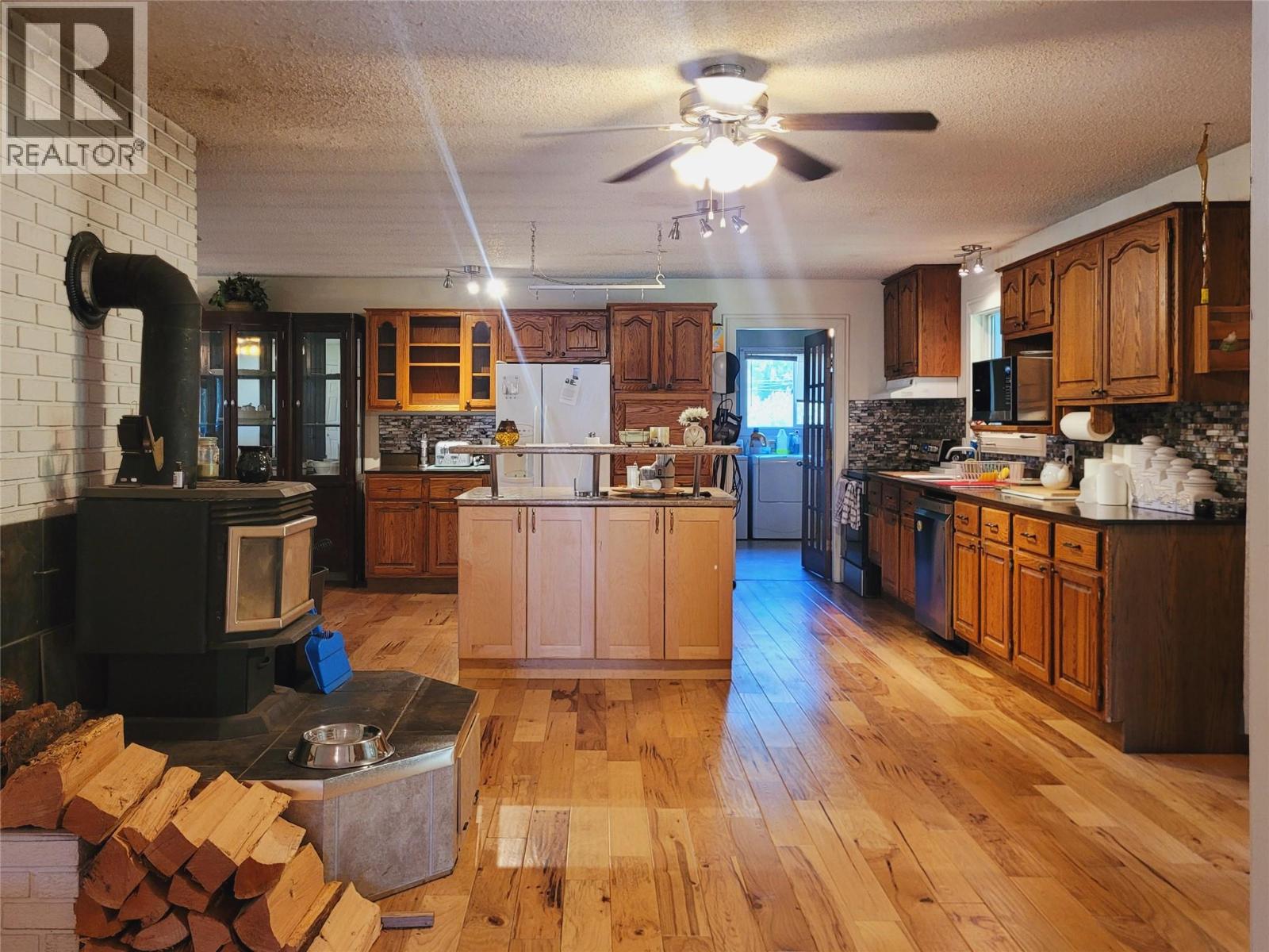 1433 Davy Road, Clearwater, British Columbia  V0E 1N1 - Photo 16 - 10339312