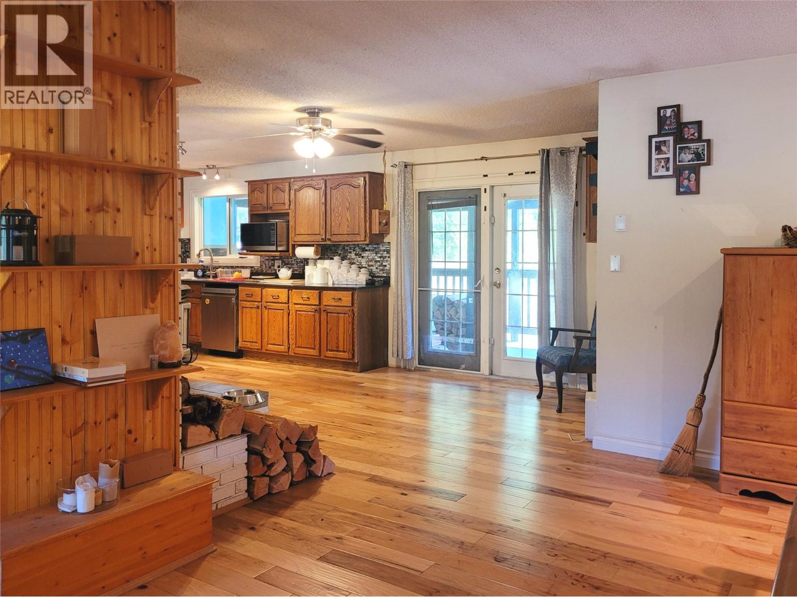 1433 Davy Road, Clearwater, British Columbia  V0E 1N1 - Photo 11 - 10339312