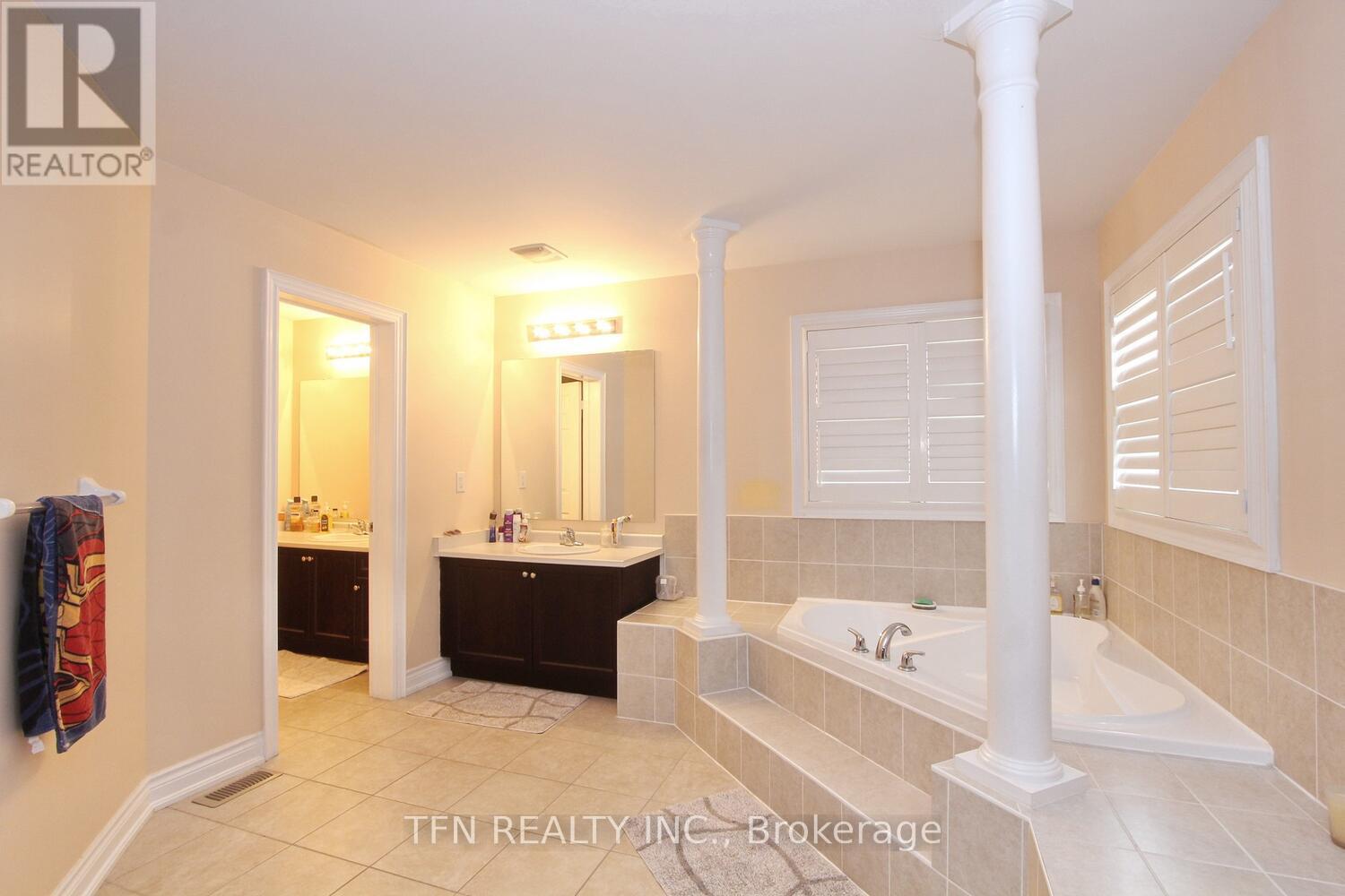 1 Beacon Hill Drive, Brampton, Ontario  L6X 0V6 - Photo 32 - W12372336