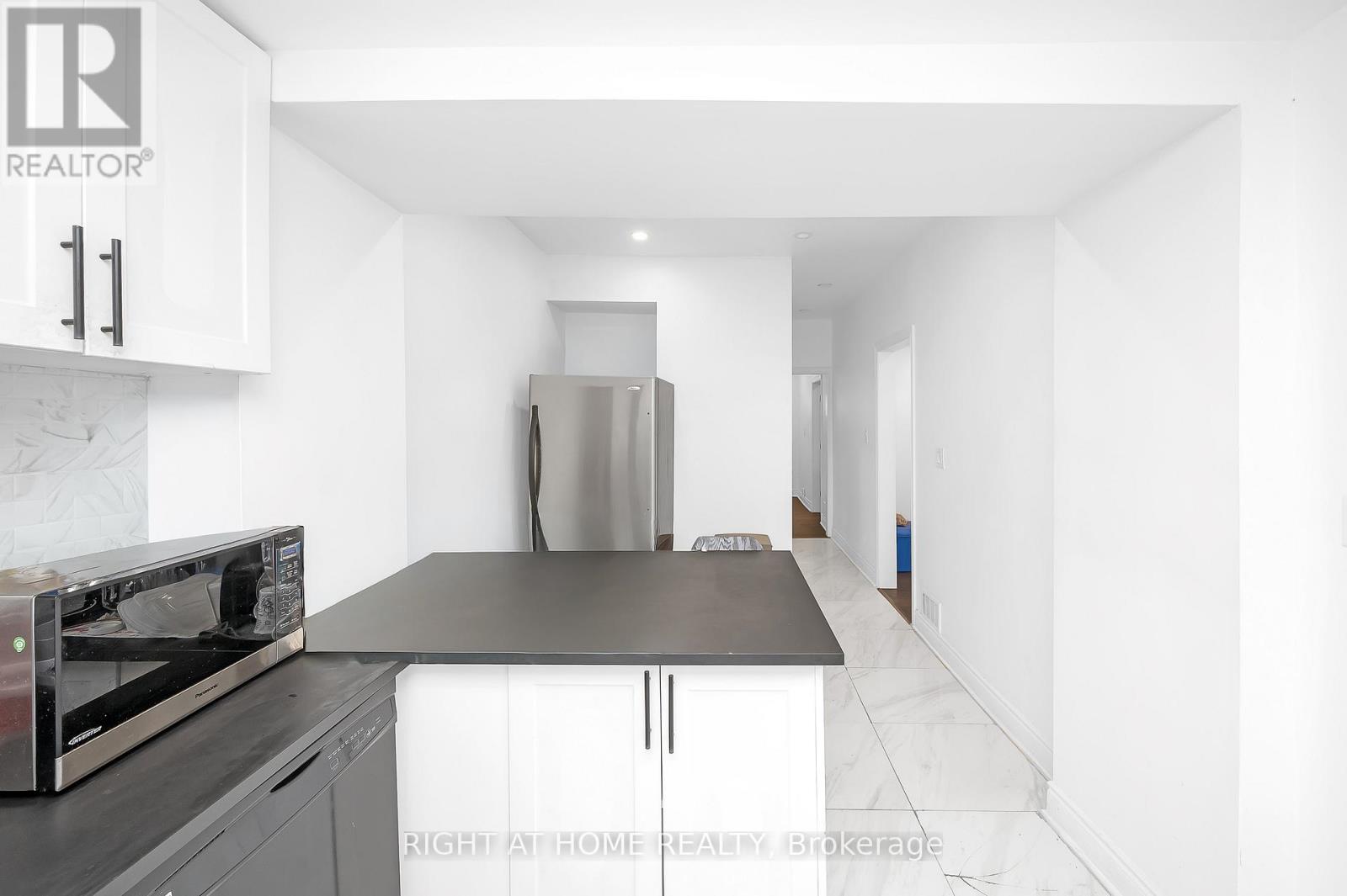 18 Huntley Street, Hamilton, Ontario  L8L 5X7 - Photo 15 - X12372323
