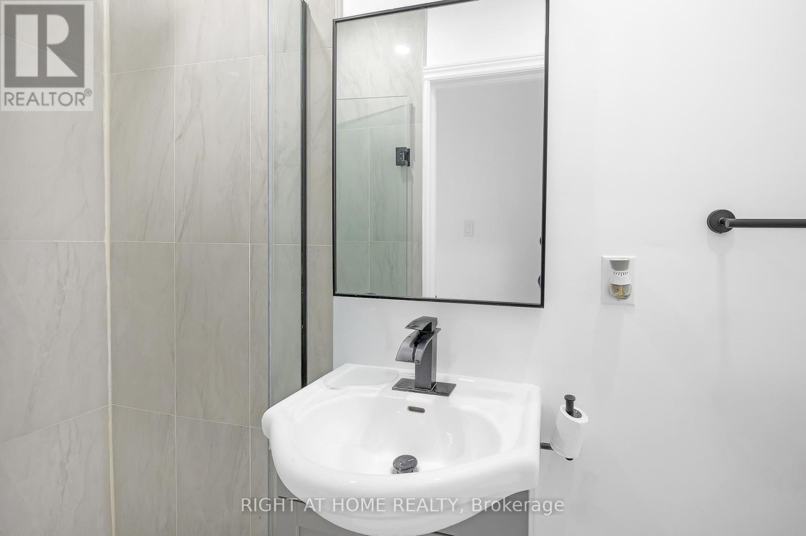 18 Huntley Street, Hamilton, Ontario  L8L 5X7 - Photo 16 - X12372323