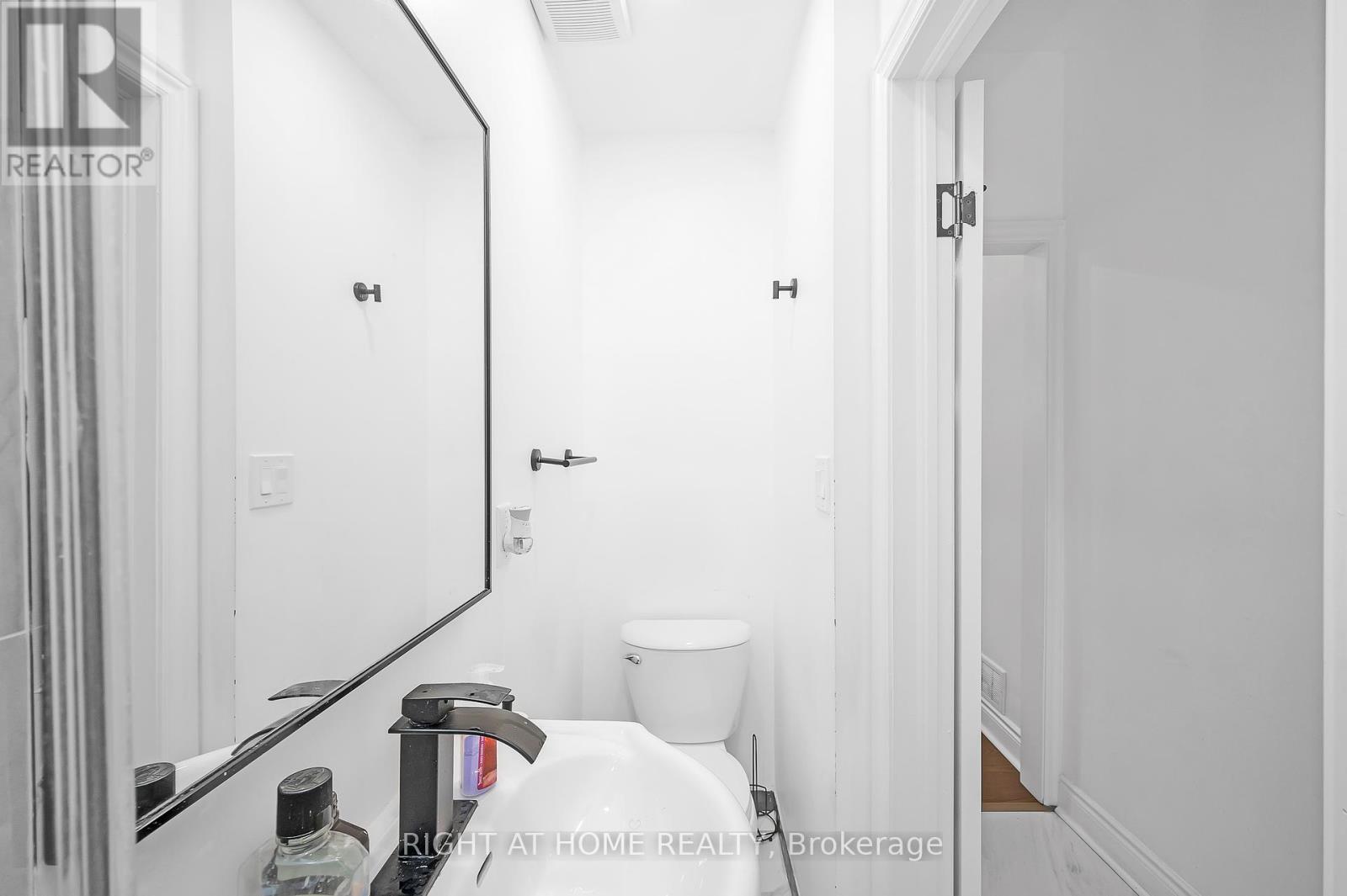 18 Huntley Street, Hamilton, Ontario  L8L 5X7 - Photo 17 - X12372323