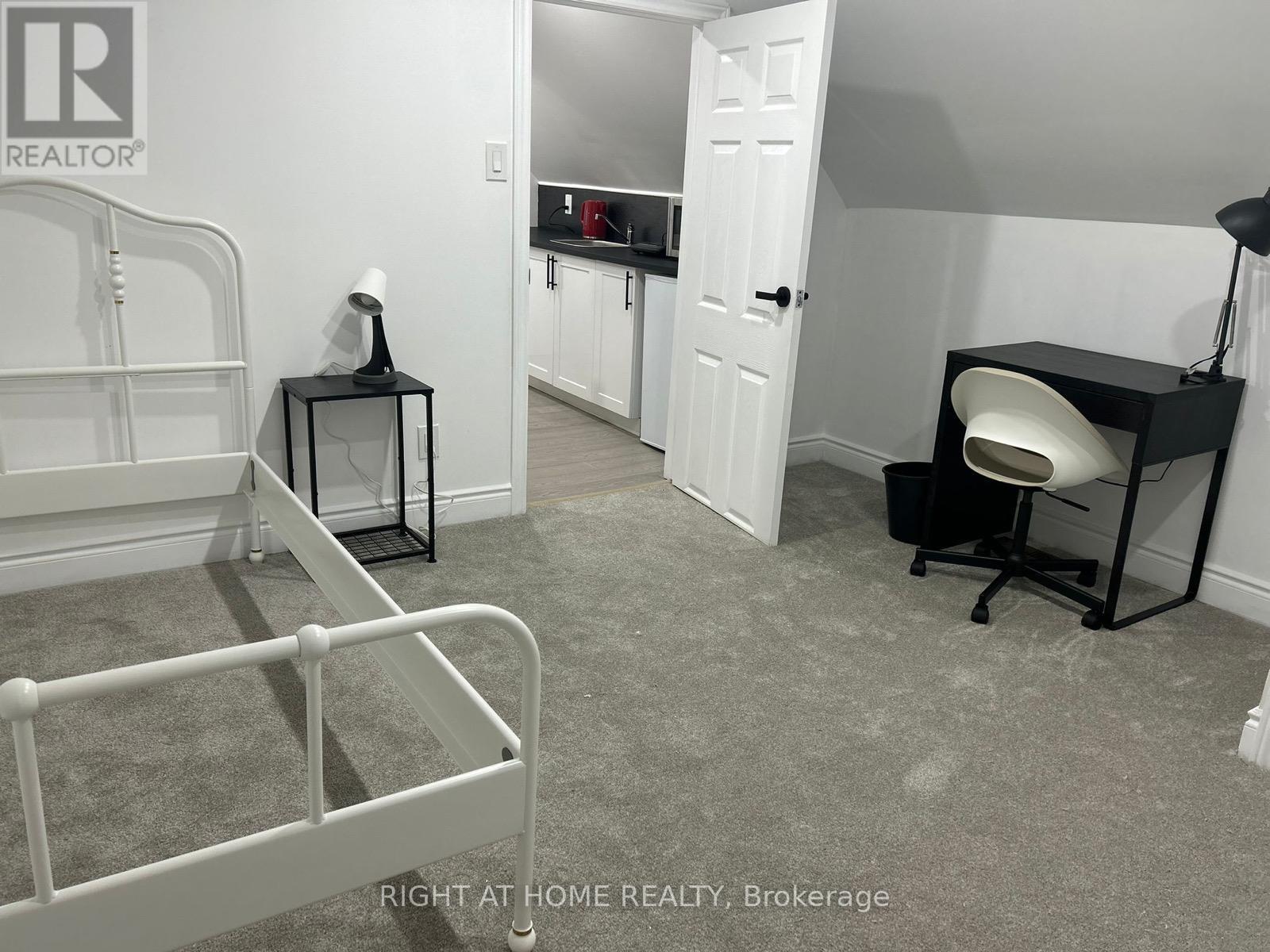 18 Huntley Street, Hamilton, Ontario  L8L 5X7 - Photo 33 - X12372323