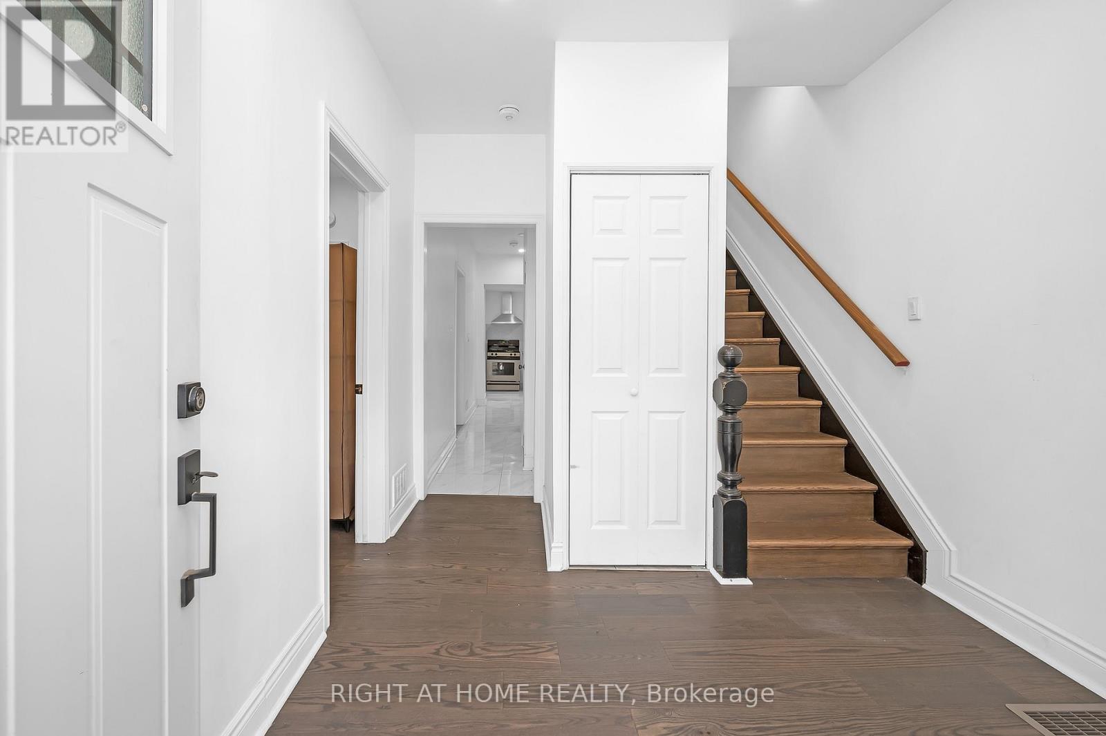18 Huntley Street, Hamilton, Ontario  L8L 5X7 - Photo 6 - X12372323