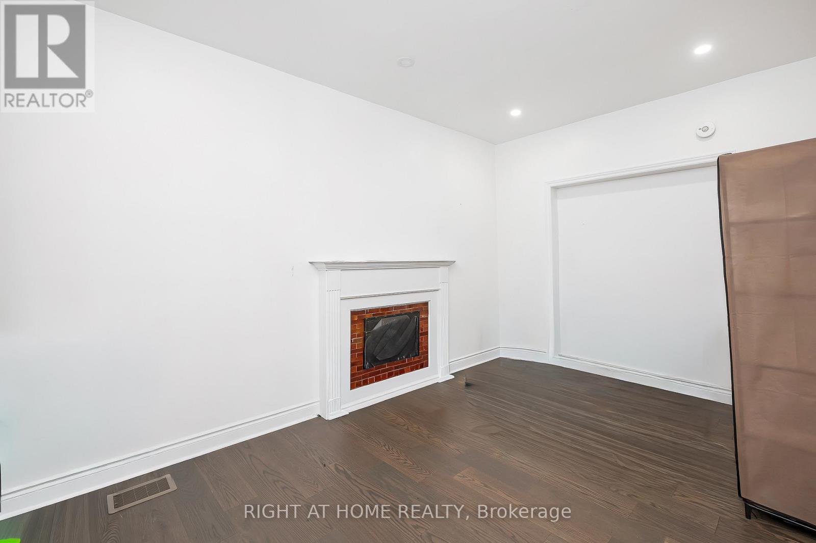 18 Huntley Street, Hamilton, Ontario  L8L 5X7 - Photo 9 - X12372323