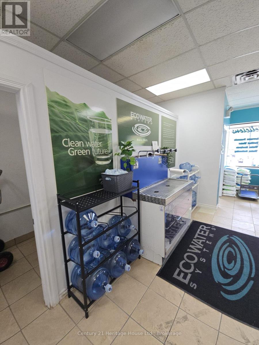 #5 - 809 Victoria Street N, Kitchener, Ontario  N2B 1Y4 - Photo 4 - X12360778