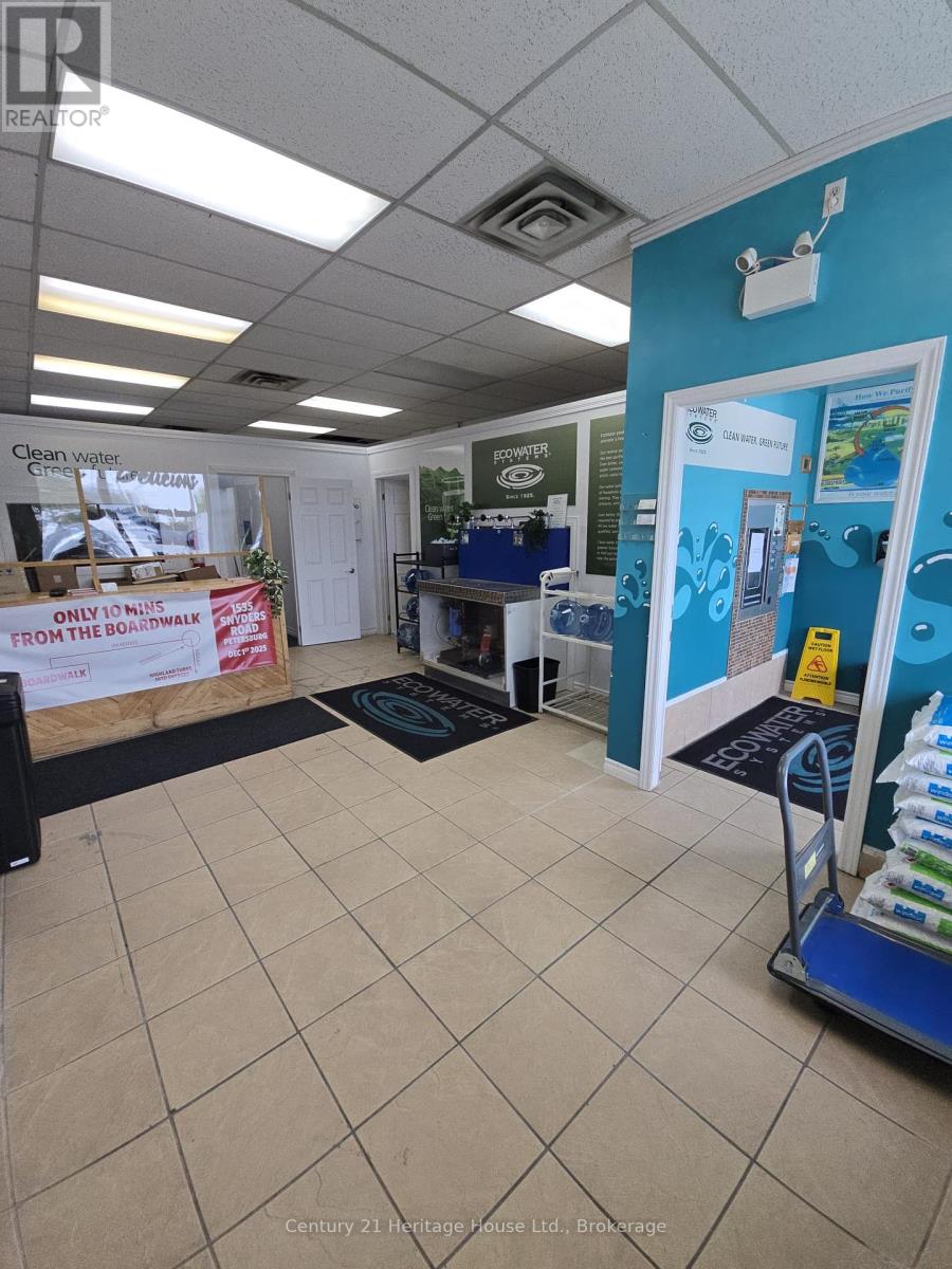 #5 - 809 Victoria Street N, Kitchener, Ontario  N2B 1Y4 - Photo 5 - X12360778