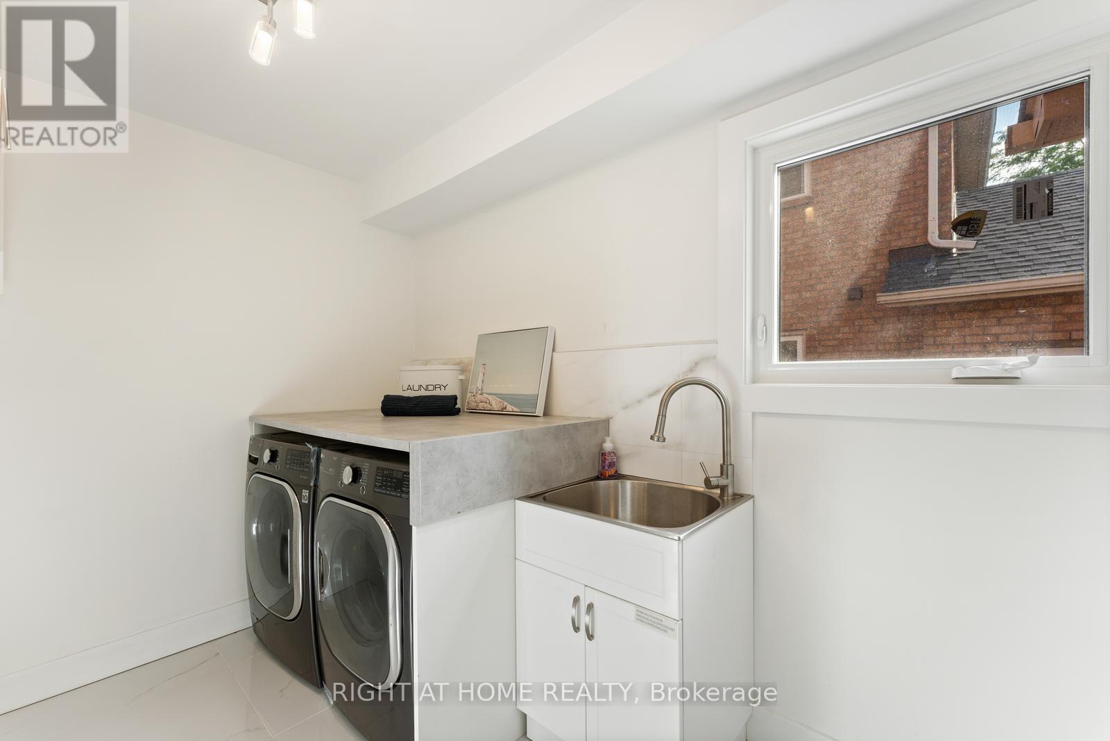Room H - 1186 Glenashton Drive, Oakville, Ontario  L6H 5L7 - Photo 10 - W12372351