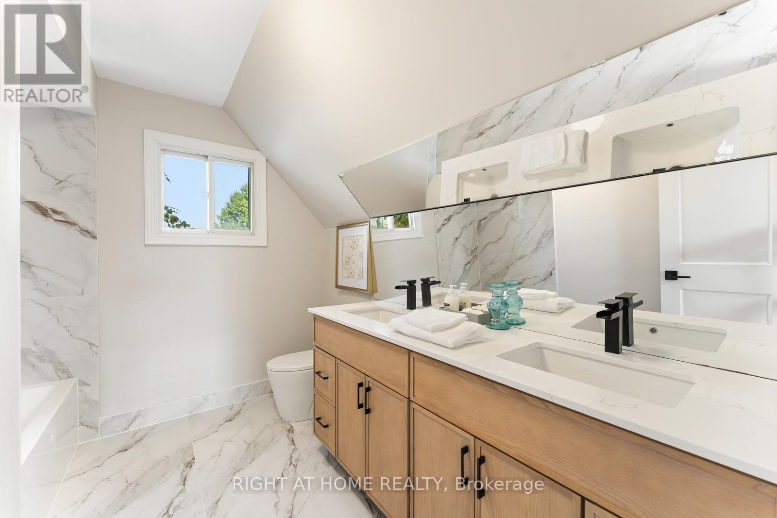 Room H - 1186 Glenashton Drive, Oakville, Ontario  L6H 5L7 - Photo 2 - W12372351