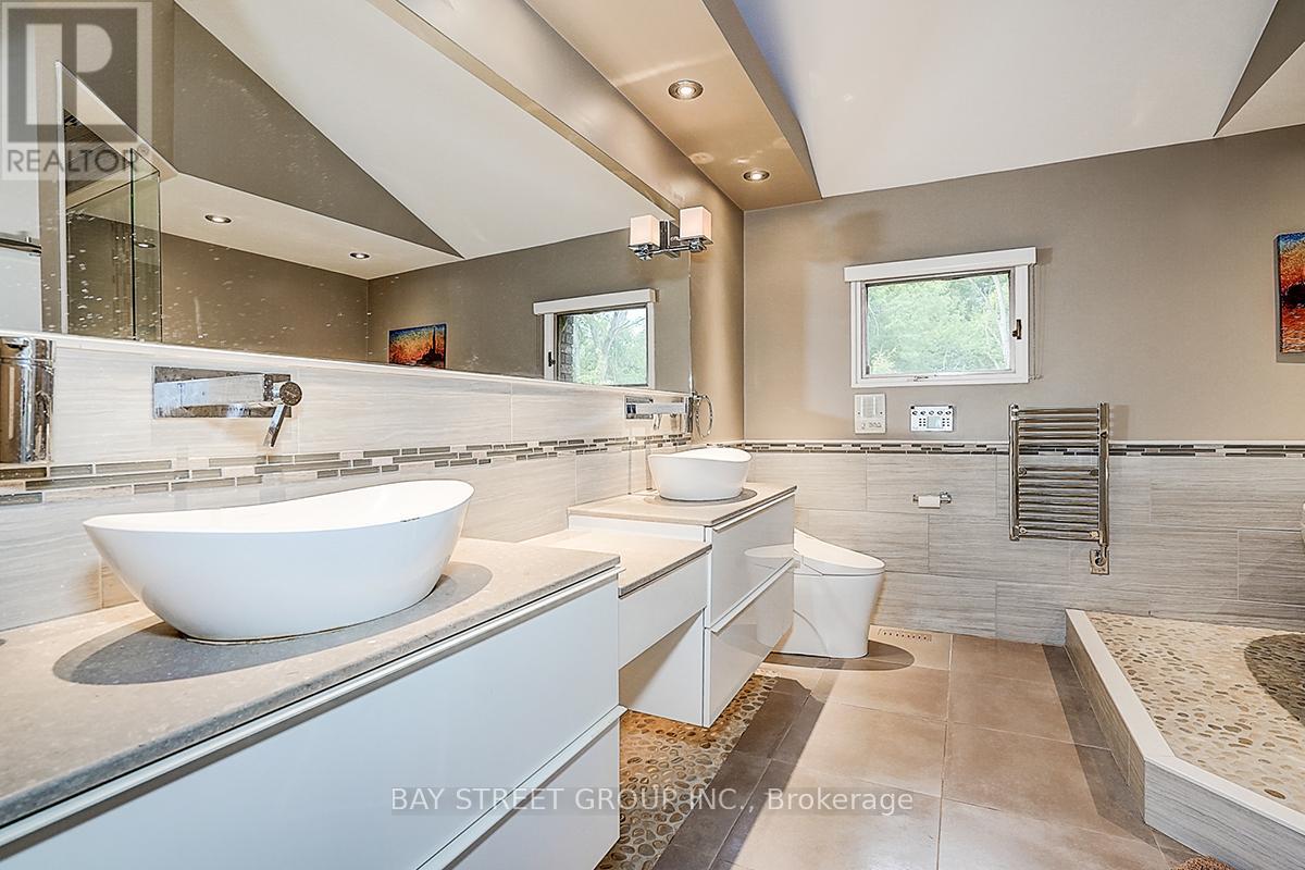 8 Waterbend Drive, Georgina, Ontario  L4P 2S2 - Photo 15 - N12361098