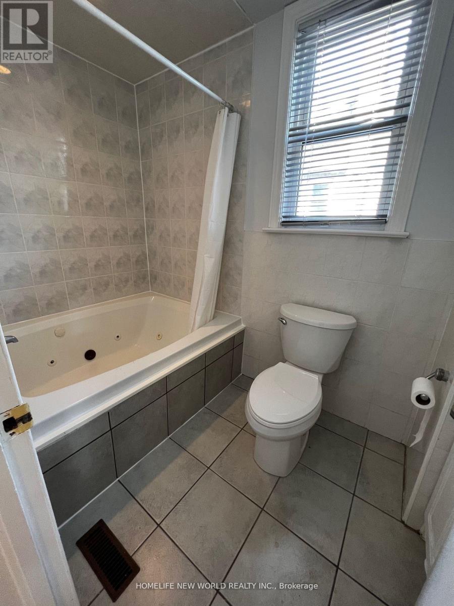 Main - 218 Finch Avenue E, Toronto, Ontario  M2N 4R9 - Photo 17 - C12372397