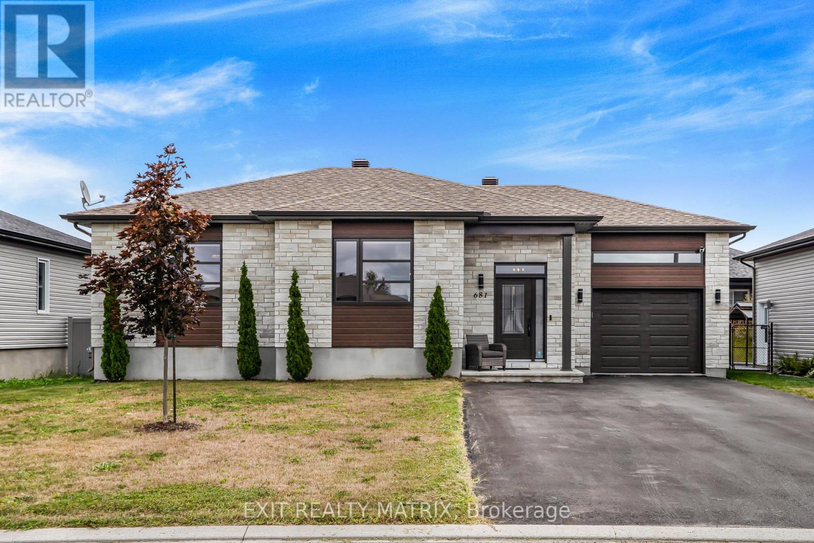681 Roxane Crescent, Hawkesbury, Ontario  K6A 3W9 - Photo 2 - X12372400