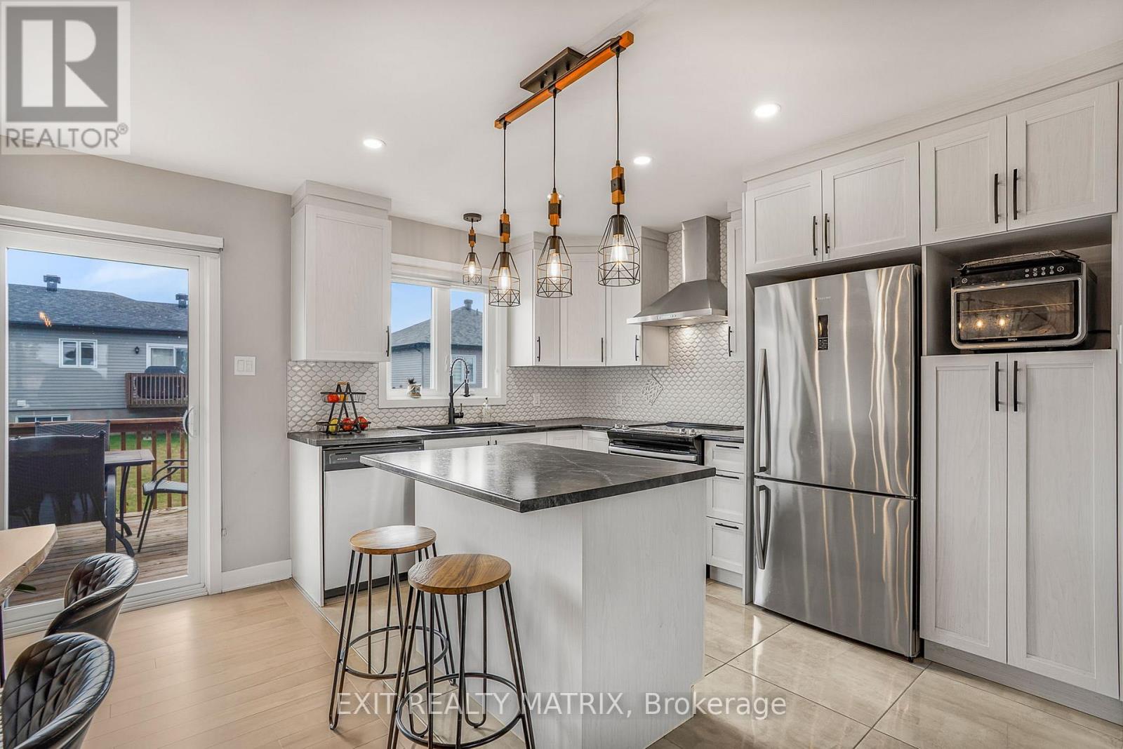 681 Roxane Crescent, Hawkesbury, Ontario  K6A 3W9 - Photo 4 - X12372400