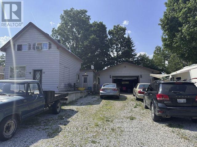 19 Coleman Street, Huron East, Ontario  N0K 1W0 - Photo 6 - X12343915