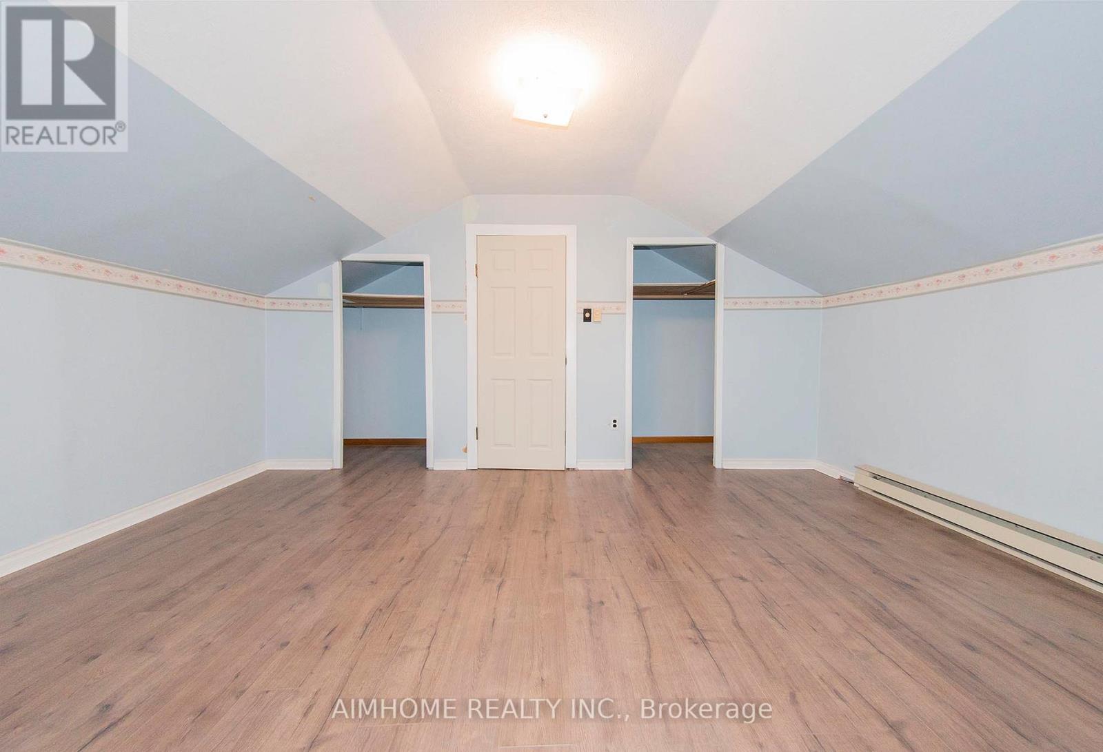 160 Ivon Avenue, Hamilton, Ontario  L8H 5S8 - Photo 13 - X12372405