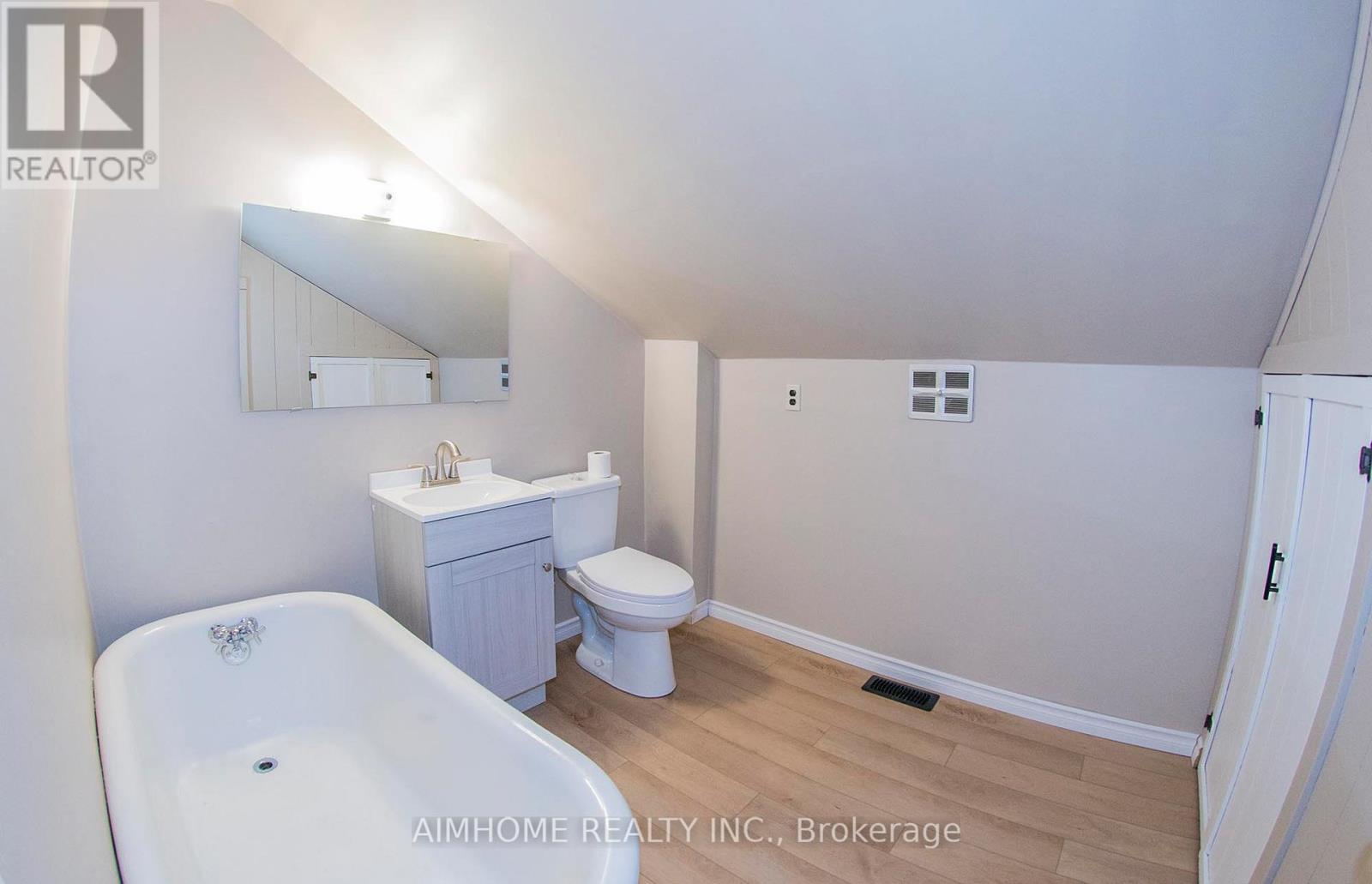 160 Ivon Avenue, Hamilton, Ontario  L8H 5S8 - Photo 15 - X12372405