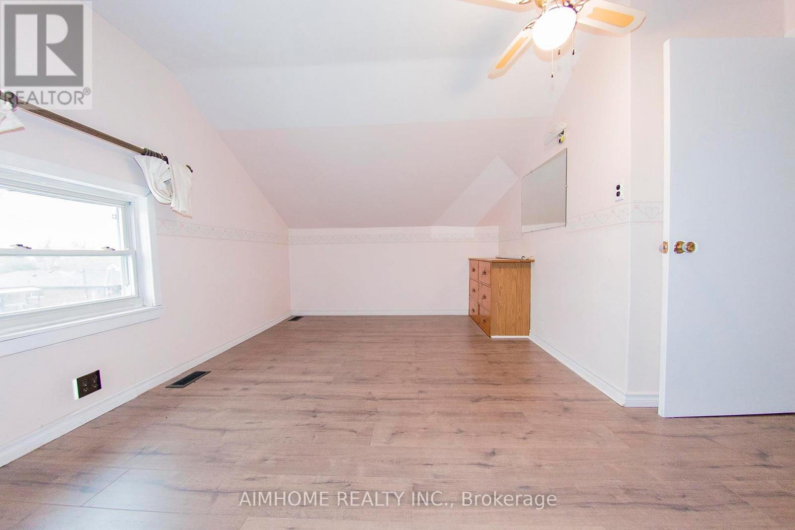 160 Ivon Avenue, Hamilton, Ontario  L8H 5S8 - Photo 16 - X12372405