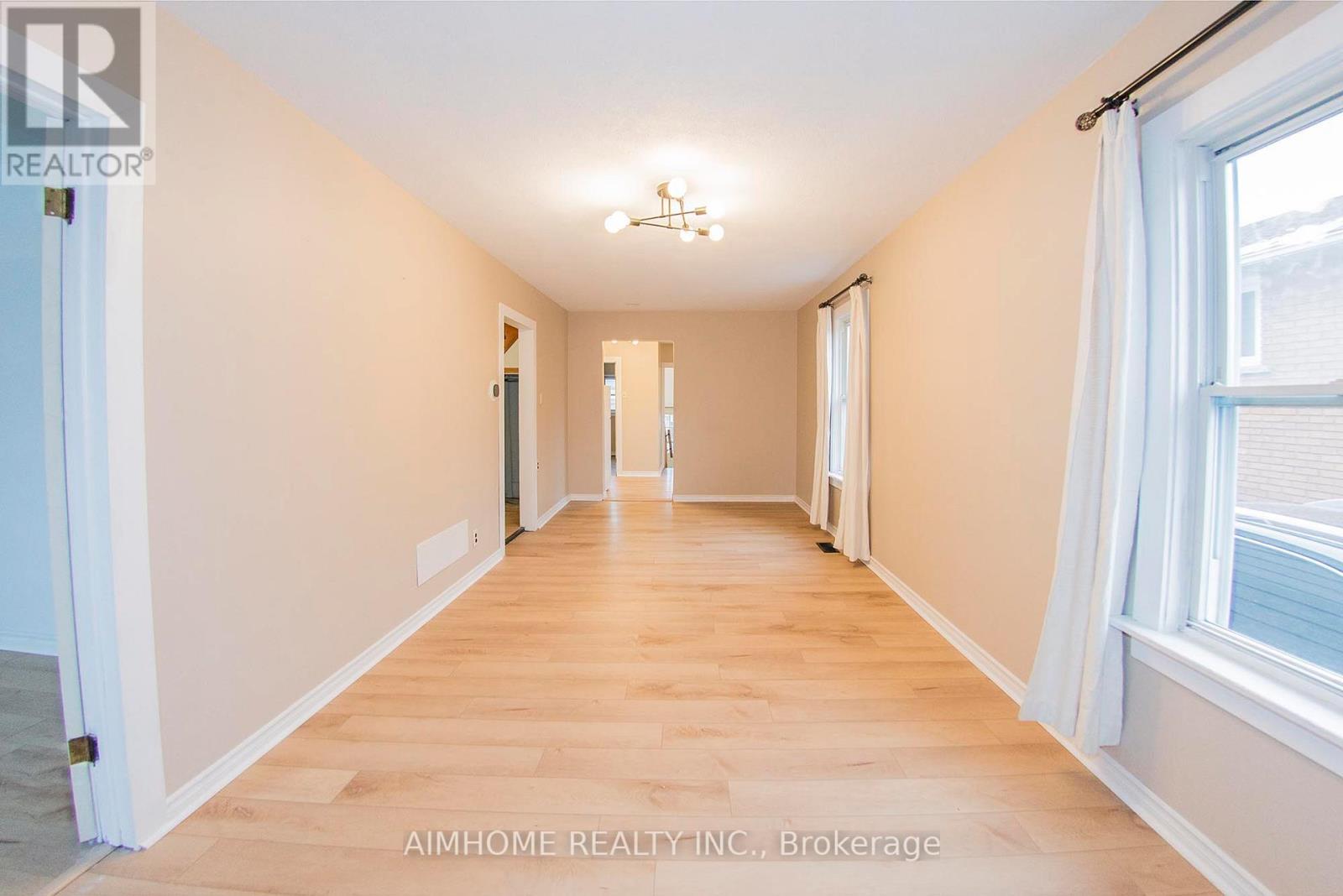160 Ivon Avenue, Hamilton, Ontario  L8H 5S8 - Photo 2 - X12372405