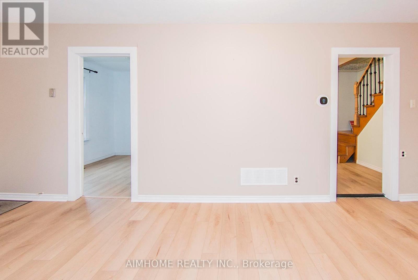 160 Ivon Avenue, Hamilton, Ontario  L8H 5S8 - Photo 5 - X12372405