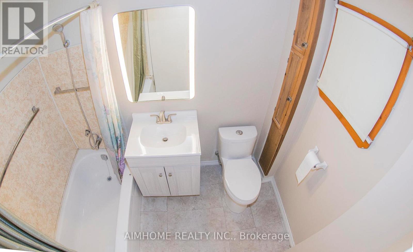 160 Ivon Avenue, Hamilton, Ontario  L8H 5S8 - Photo 7 - X12372405