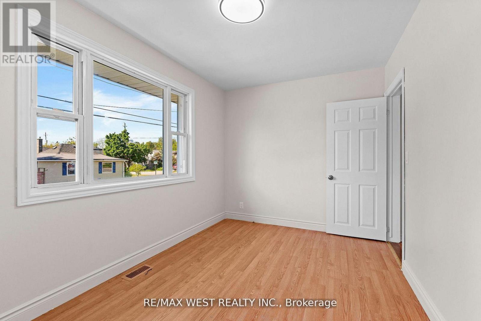 Main - 145 First Avenue, Kingston, Ontario  K7K 2H1 - Photo 11 - X12372260