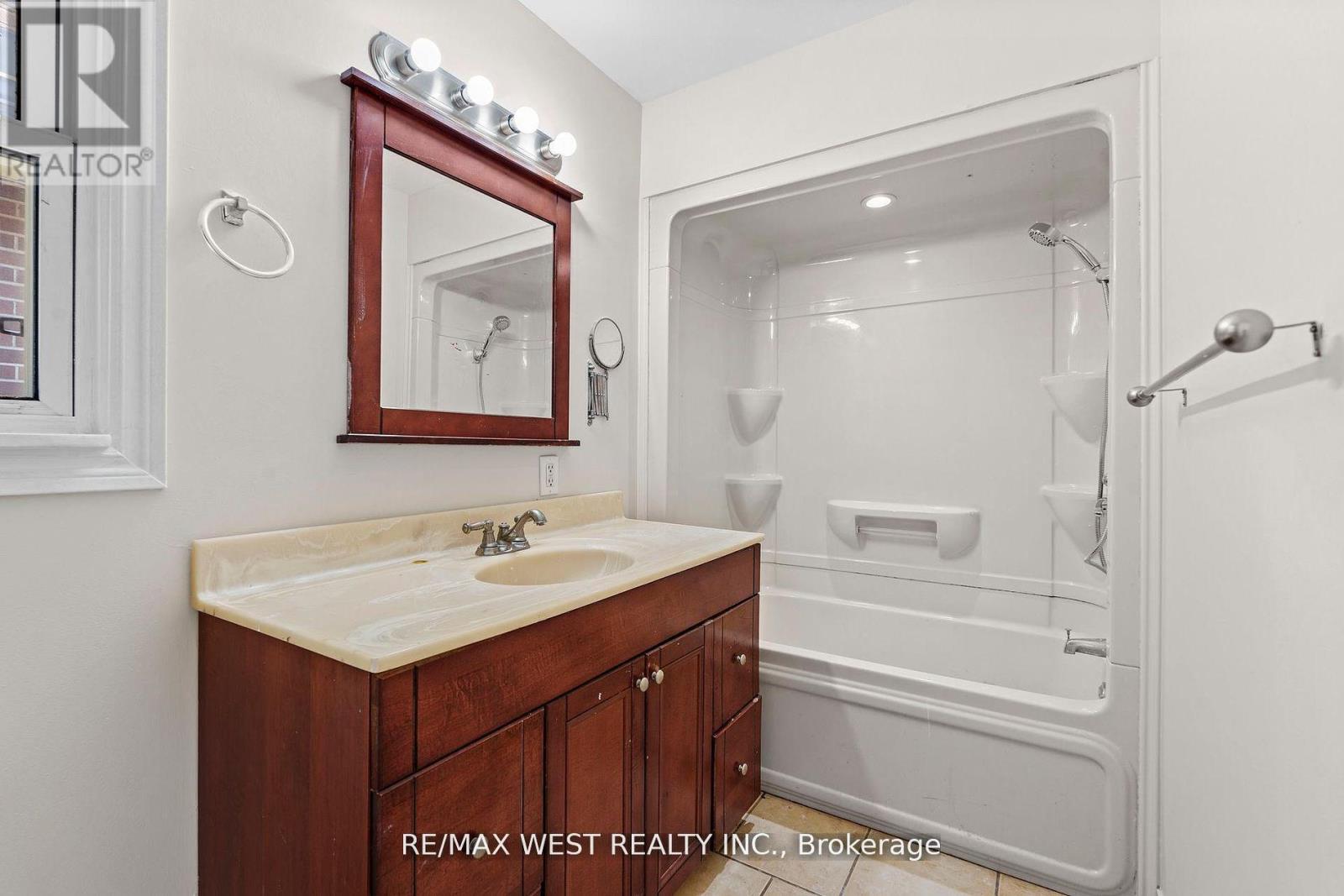 Main - 145 First Avenue, Kingston, Ontario  K7K 2H1 - Photo 14 - X12372260