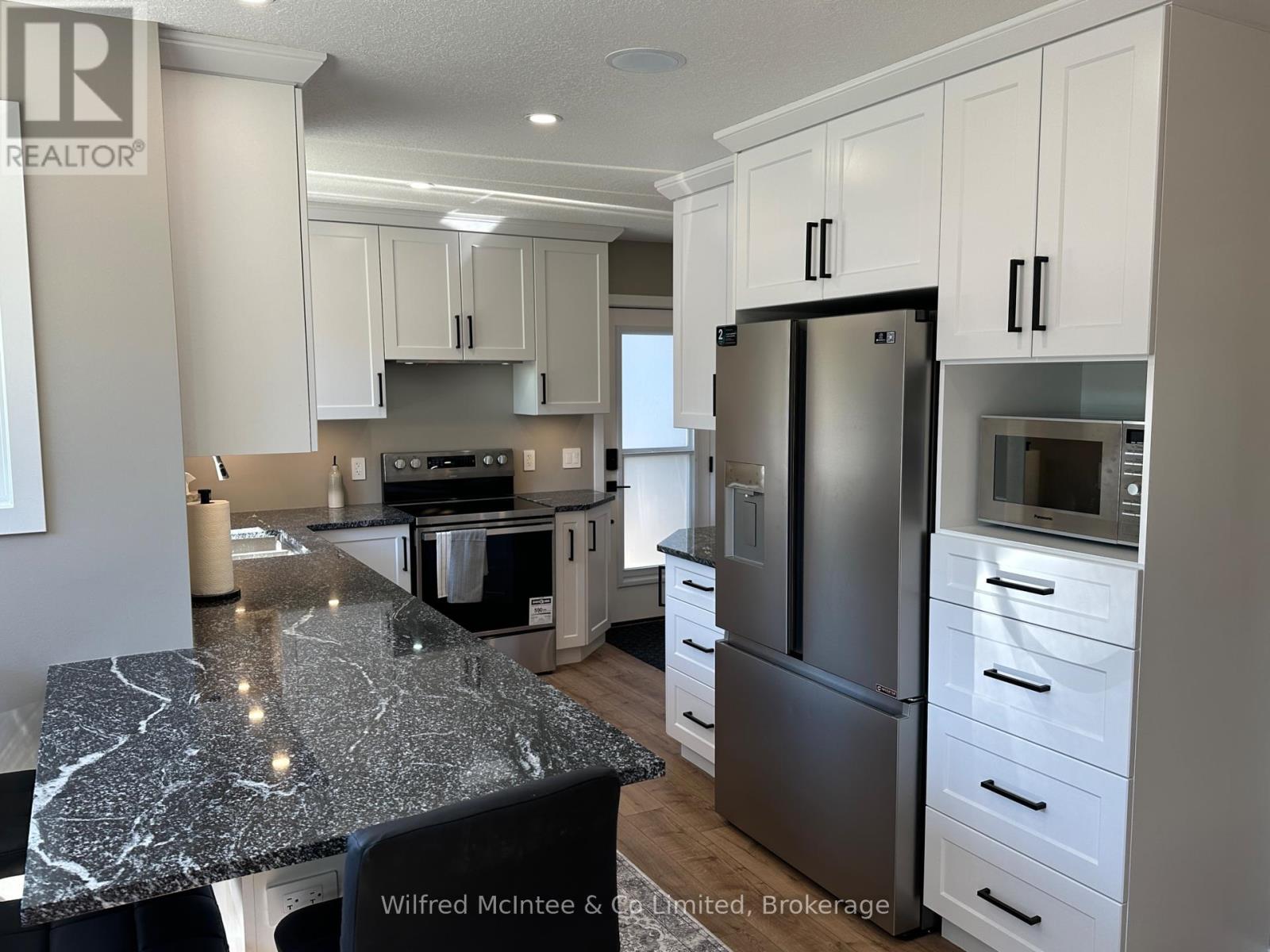 166 Cornwall Street, Waterloo, Ontario  N2J 1H6 - Photo 11 - X12372442