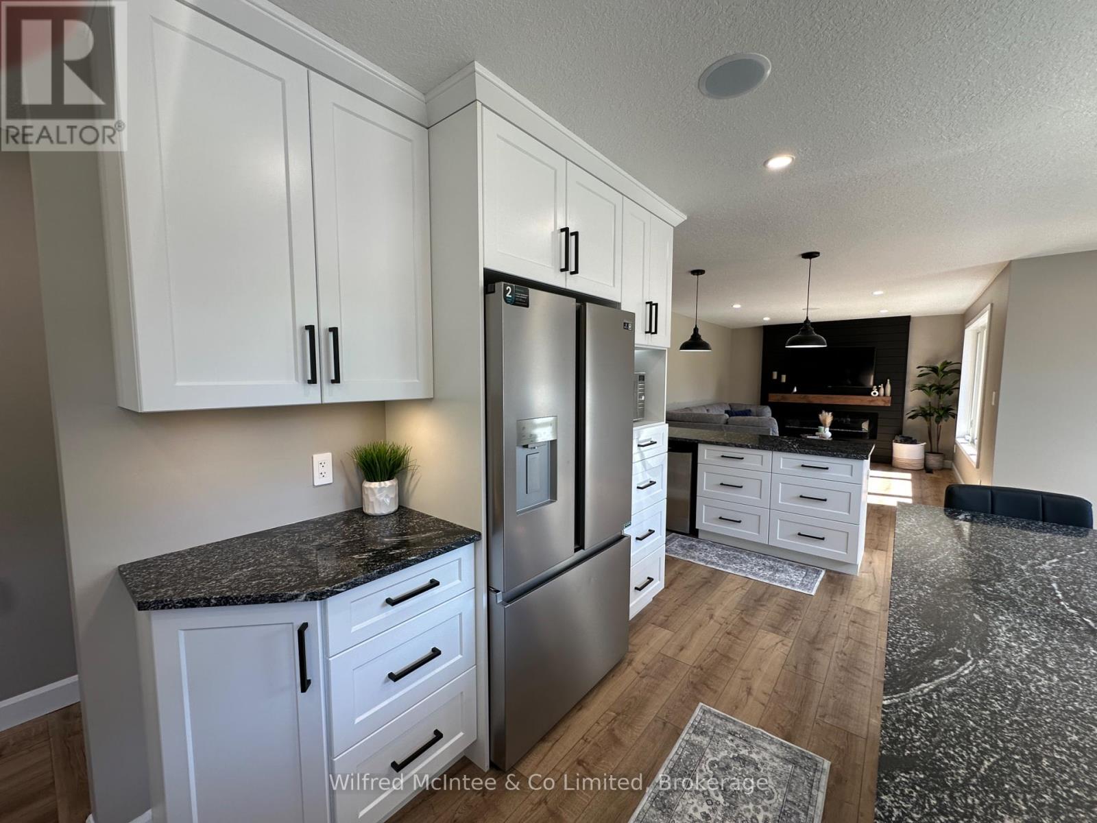 166 Cornwall Street, Waterloo, Ontario  N2J 1H6 - Photo 12 - X12372442