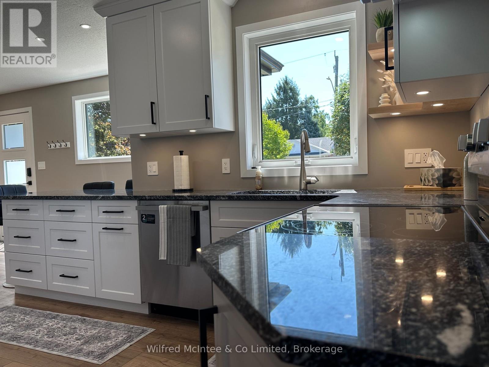 166 Cornwall Street, Waterloo, Ontario  N2J 1H6 - Photo 13 - X12372442
