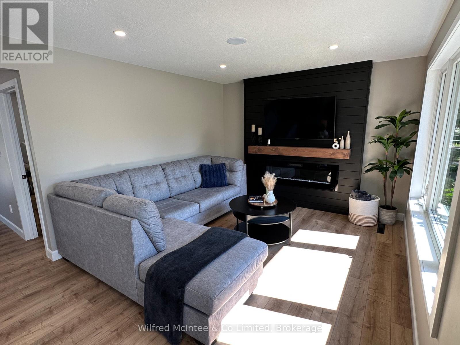 166 Cornwall Street, Waterloo, Ontario  N2J 1H6 - Photo 19 - X12372442