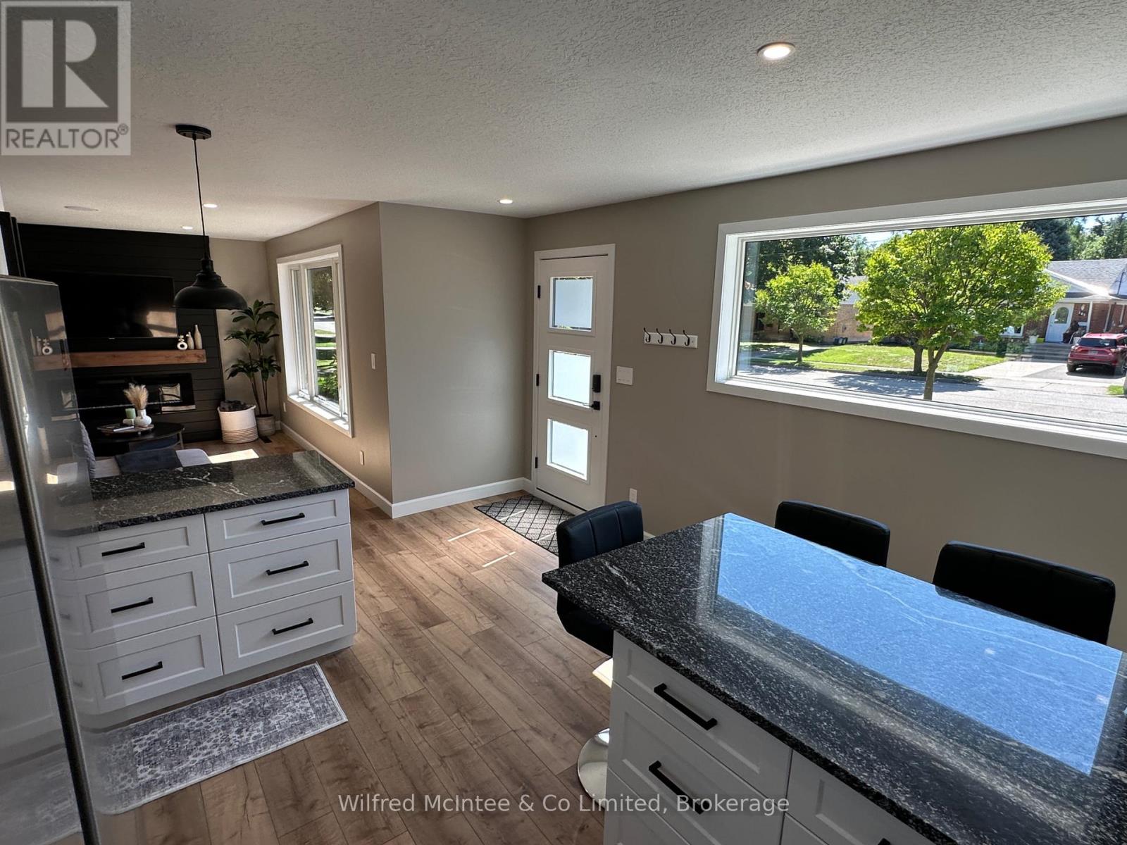 166 Cornwall Street, Waterloo, Ontario  N2J 1H6 - Photo 8 - X12372442