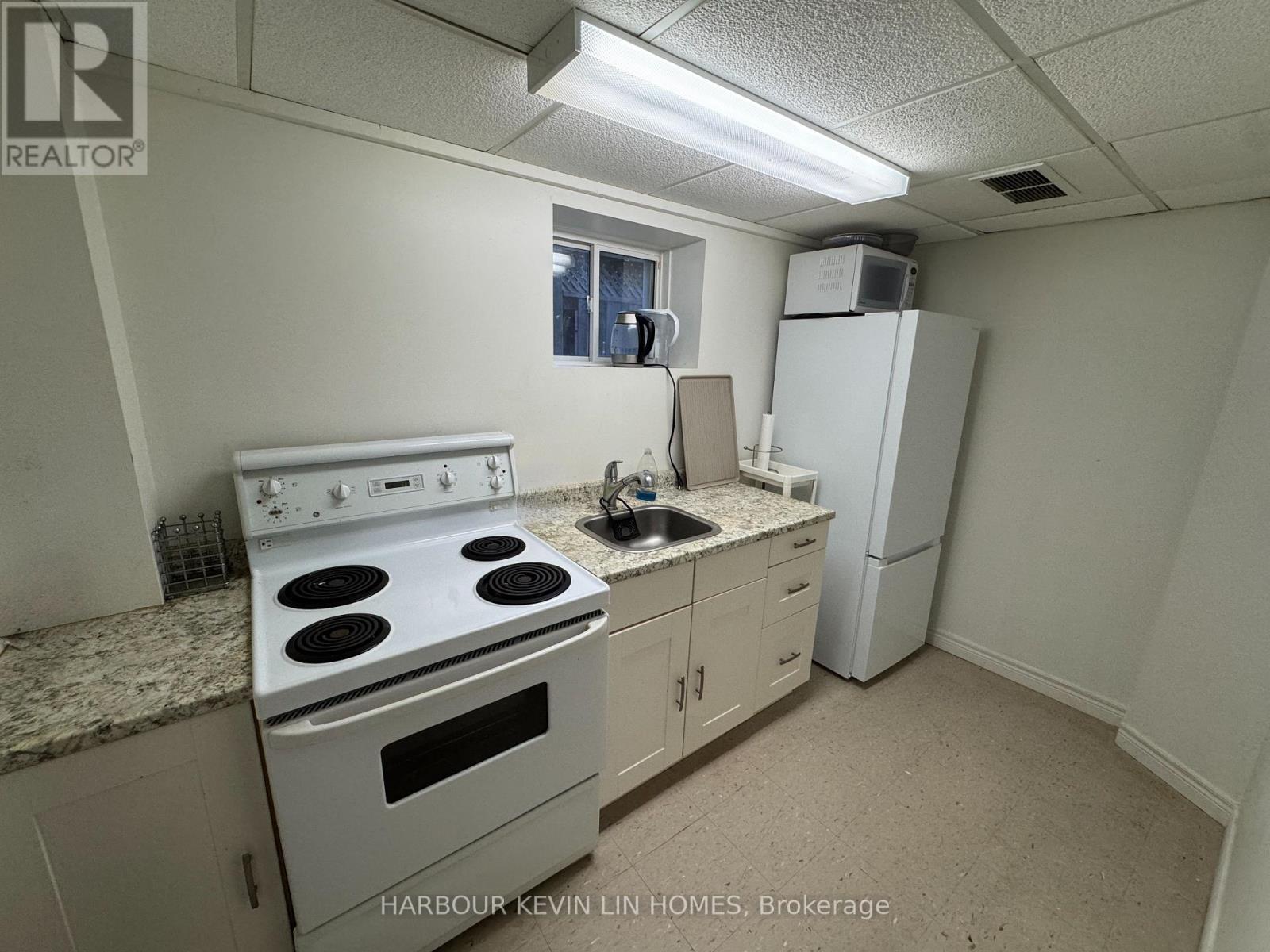 25 Desert View Crescent, Richmond Hill, Ontario  L4C 0K3 - Photo 6 - N12372438