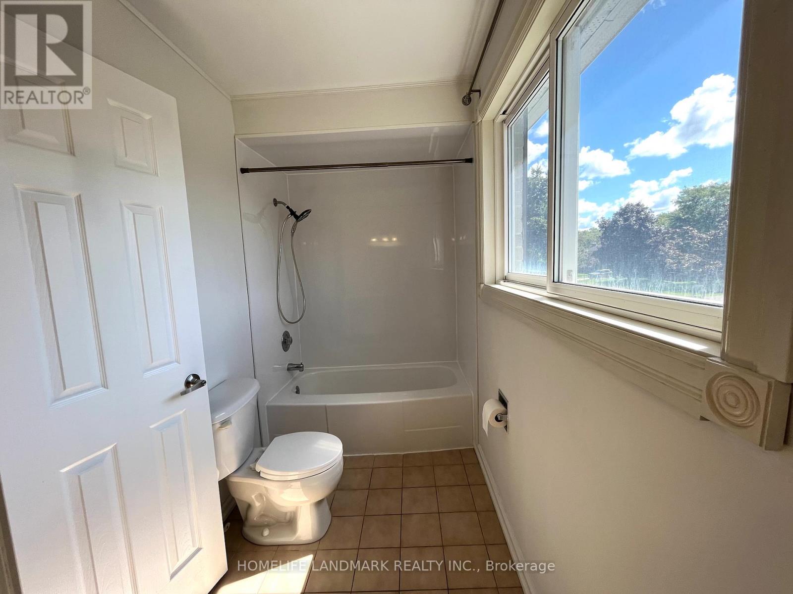 88 Oriole Drive, East Gwillimbury, Ontario  L9N 1H3 - Photo 12 - N12372452
