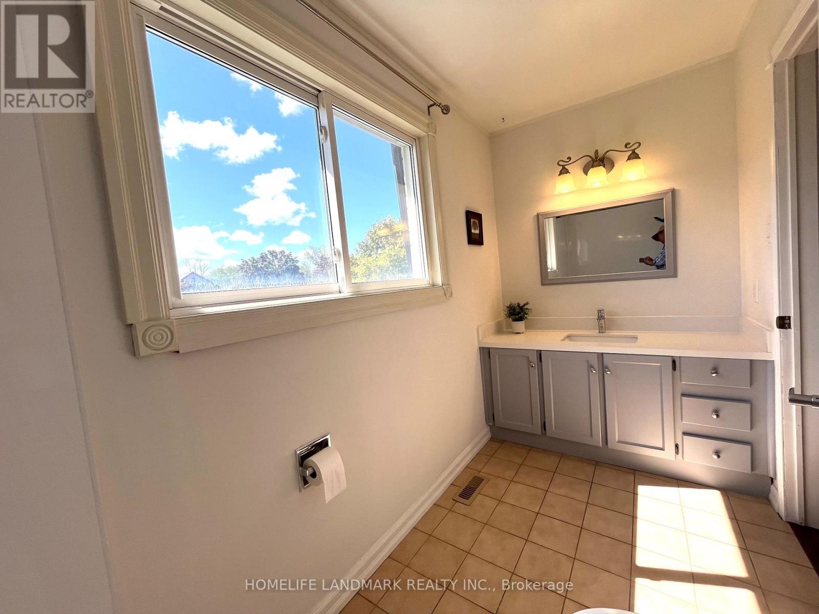 88 Oriole Drive, East Gwillimbury, Ontario  L9N 1H3 - Photo 13 - N12372452