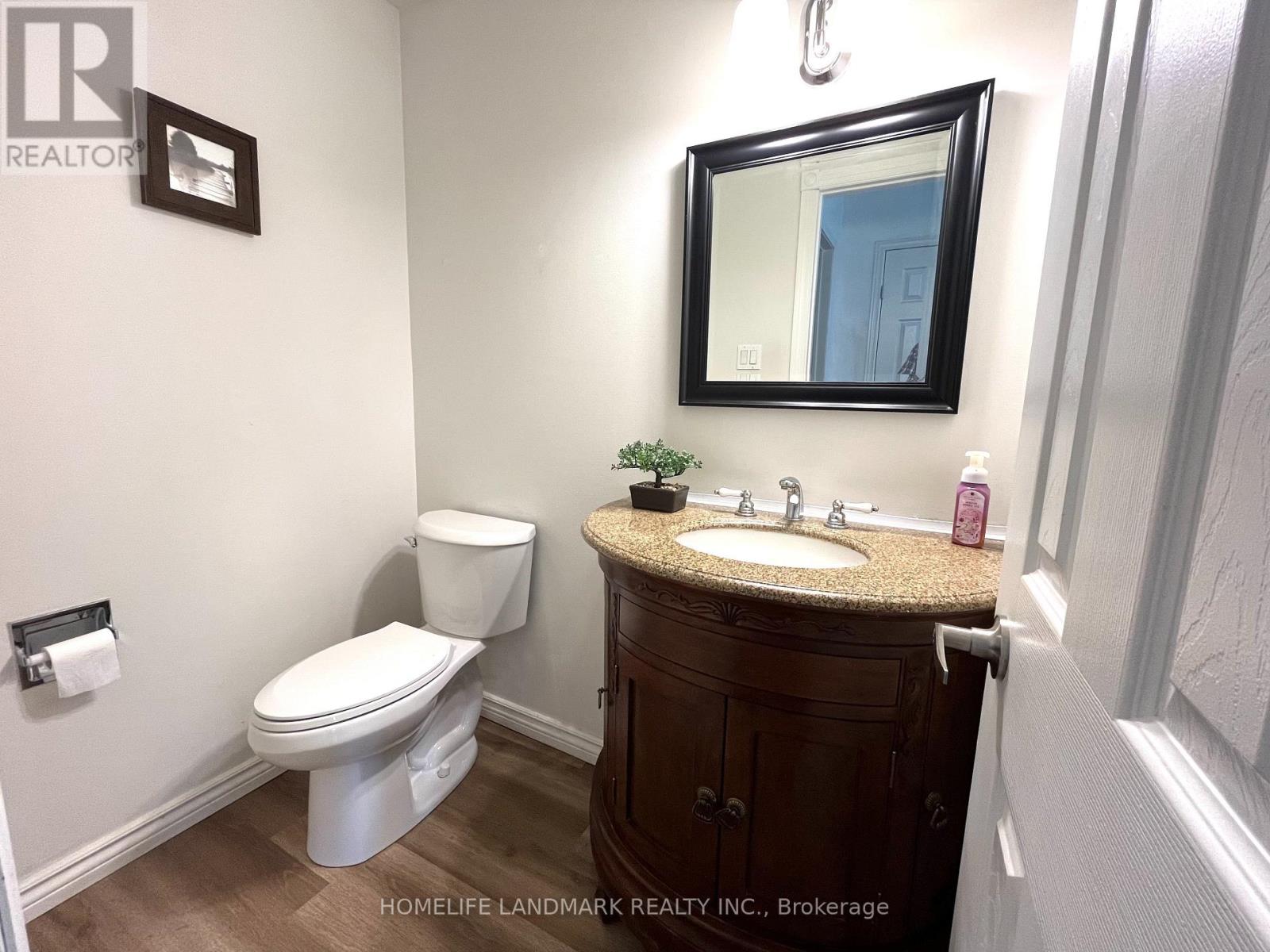 88 Oriole Drive, East Gwillimbury, Ontario  L9N 1H3 - Photo 9 - N12372452