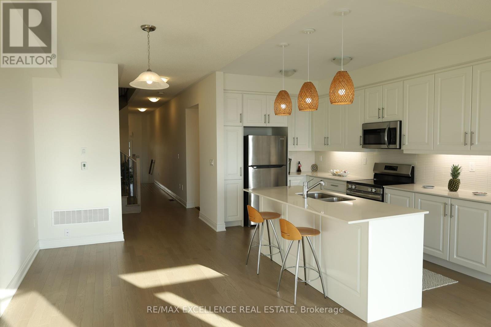 102 Bermondsey Way, Brampton, Ontario  L6Y 6K9 - Photo 12 - W12372447