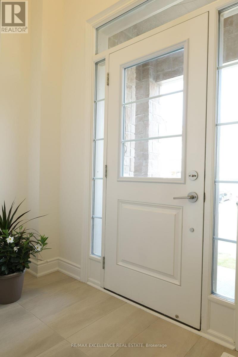 102 Bermondsey Way, Brampton, Ontario  L6Y 6K9 - Photo 2 - W12372447
