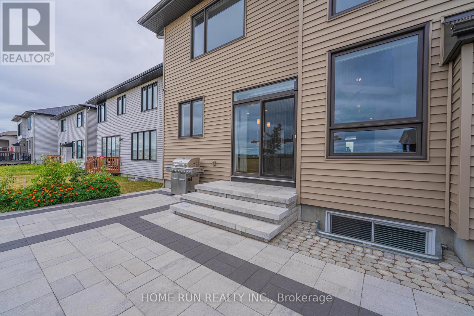609 Triangle Street, Ottawa, Ontario  K2V 0L8 - Photo 48 - X12372484