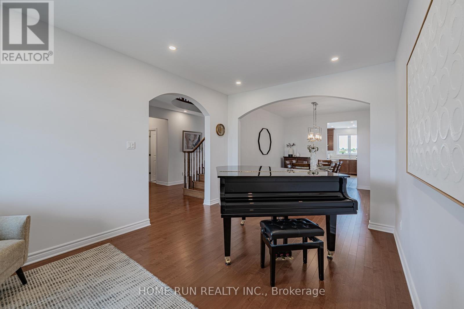 609 Triangle Street, Ottawa, Ontario  K2V 0L8 - Photo 7 - X12372484