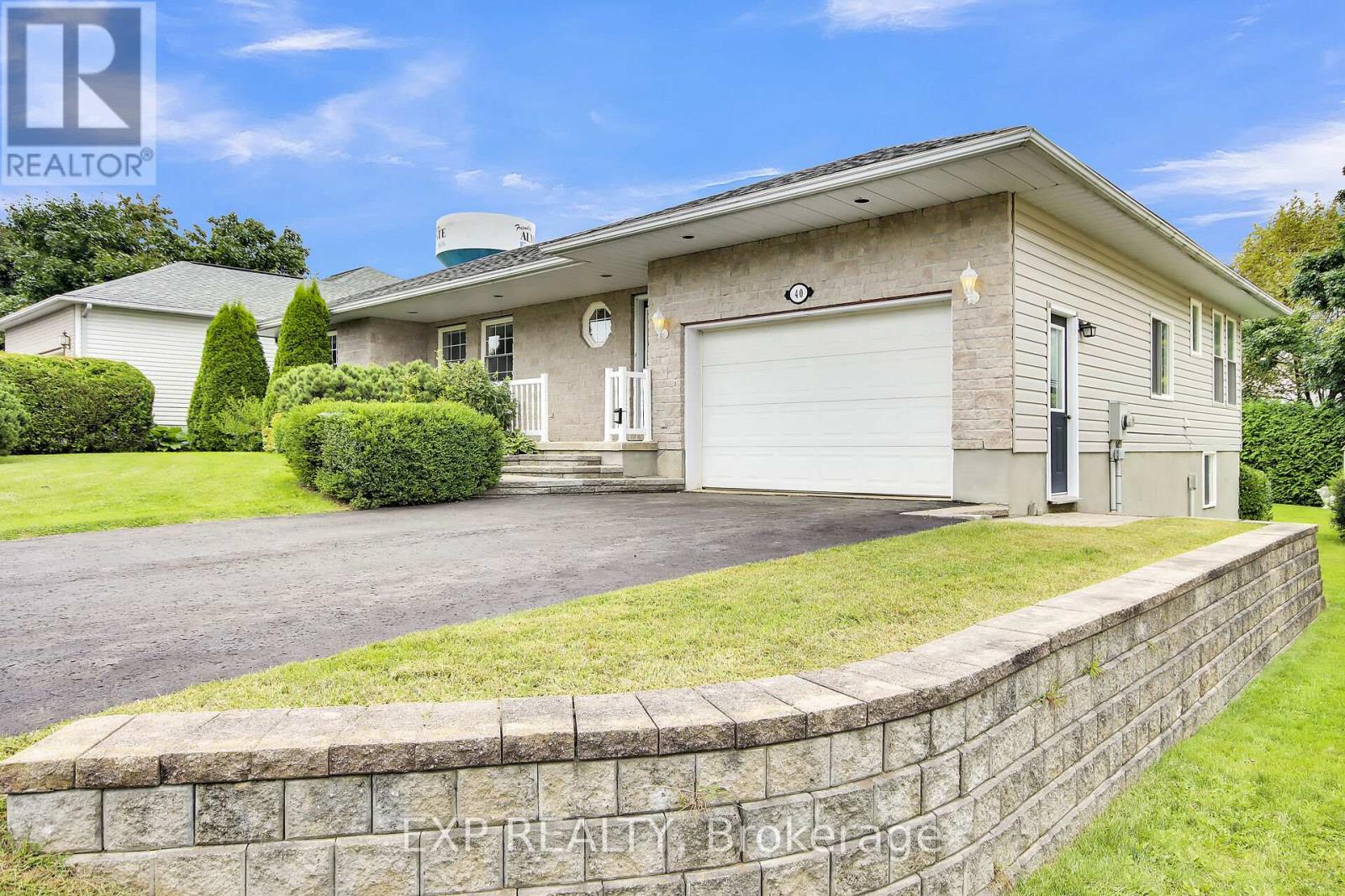 40 Evelyn Street, Mississippi Mills, Ontario  K0A 1A0 - Photo 4 - X12372500