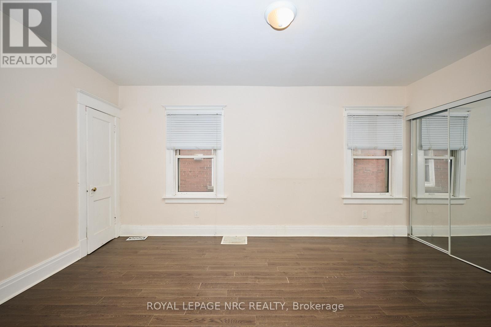 11 Beech Street, St. Catharines (Downtown), Ontario  L2R 2B6 - Photo 15 - X12372497