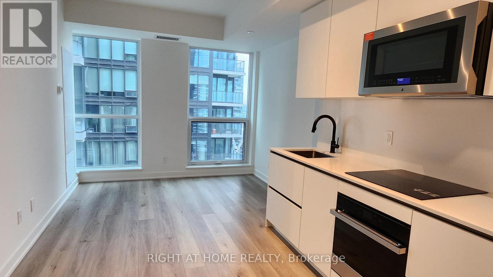 2805 - 327 King Street W, Toronto, Ontario  M5V 0W7 - Photo 2 - C12372472