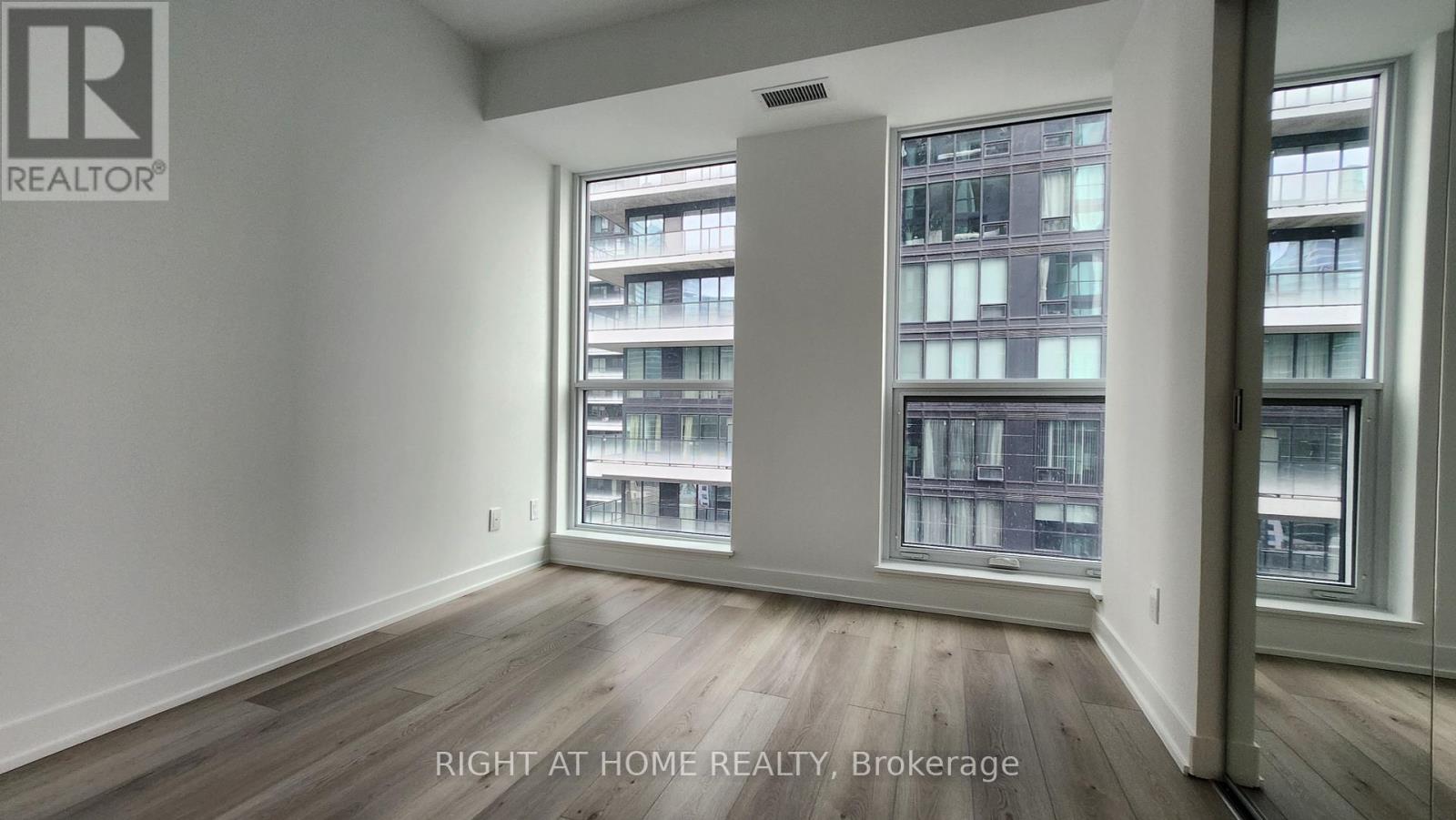 2805 - 327 King Street W, Toronto, Ontario  M5V 0W7 - Photo 5 - C12372472