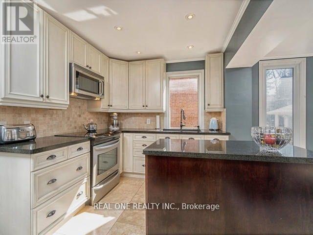 34 Vassar Drive, Toronto, Ontario  M9B 5G1 - Photo 6 - W12372475