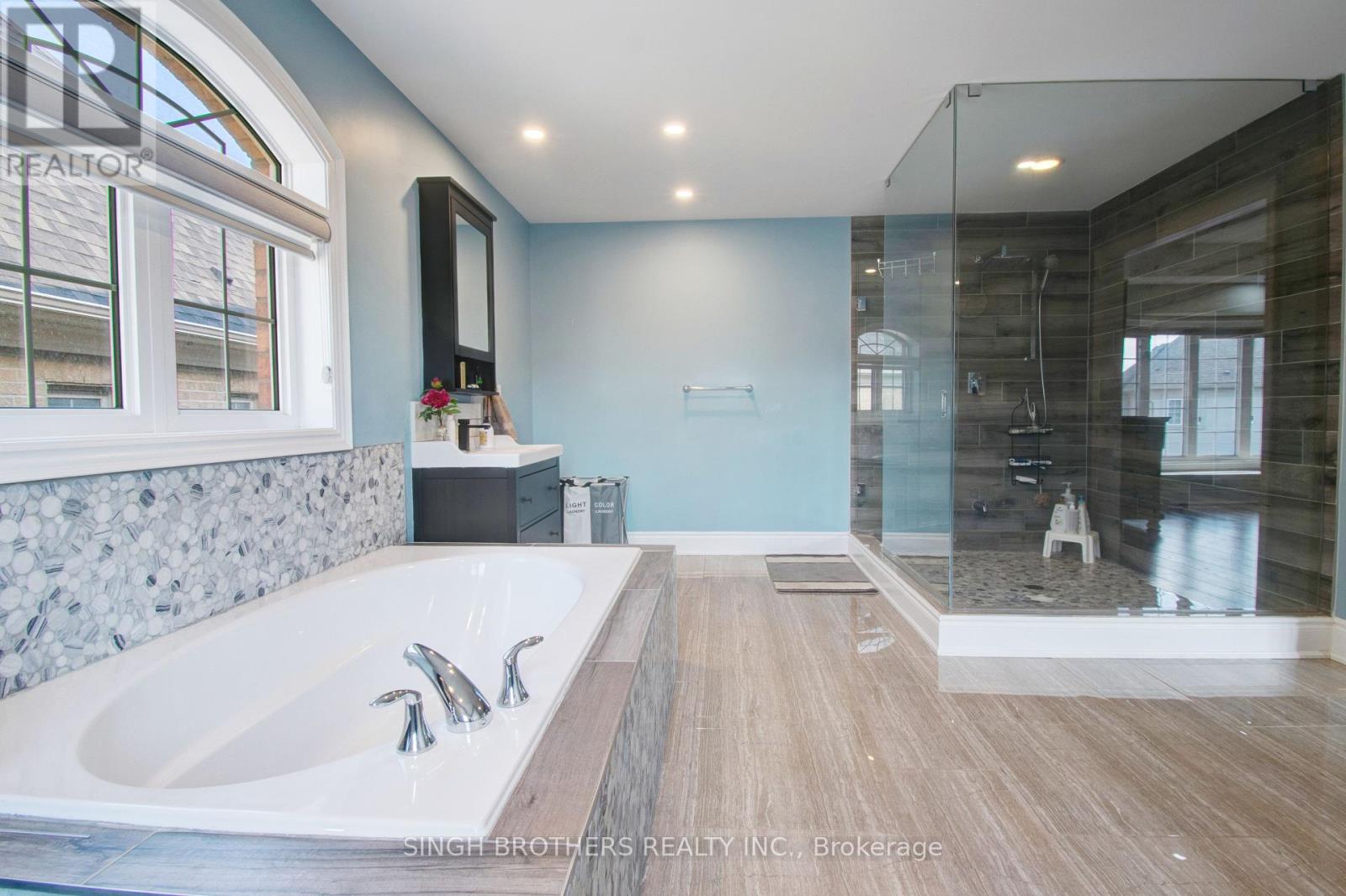 15 Degrey Drive, Brampton, Ontario  L6P 3T6 - Photo 29 - W12372478