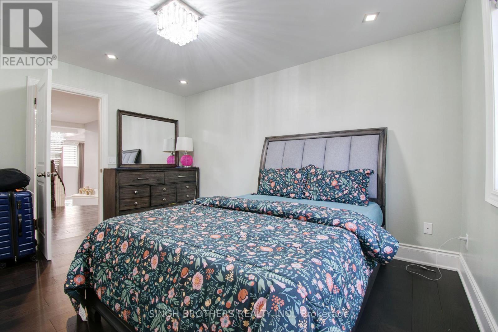 15 Degrey Drive, Brampton, Ontario  L6P 3T6 - Photo 31 - W12372478