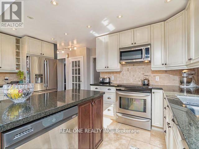 34 Vassar Drive, Toronto, Ontario  M9B 5G1 - Photo 7 - W12372480
